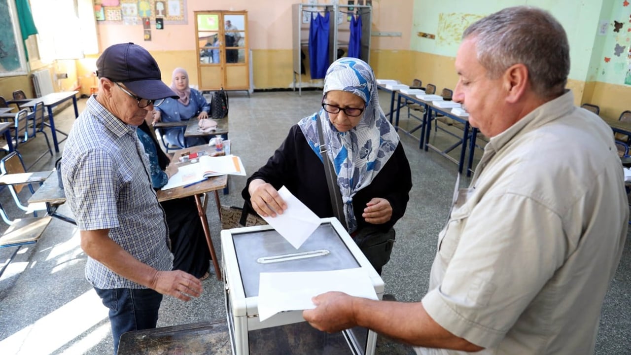 Les législatives en Algérie marquées par une participation historiquement faible