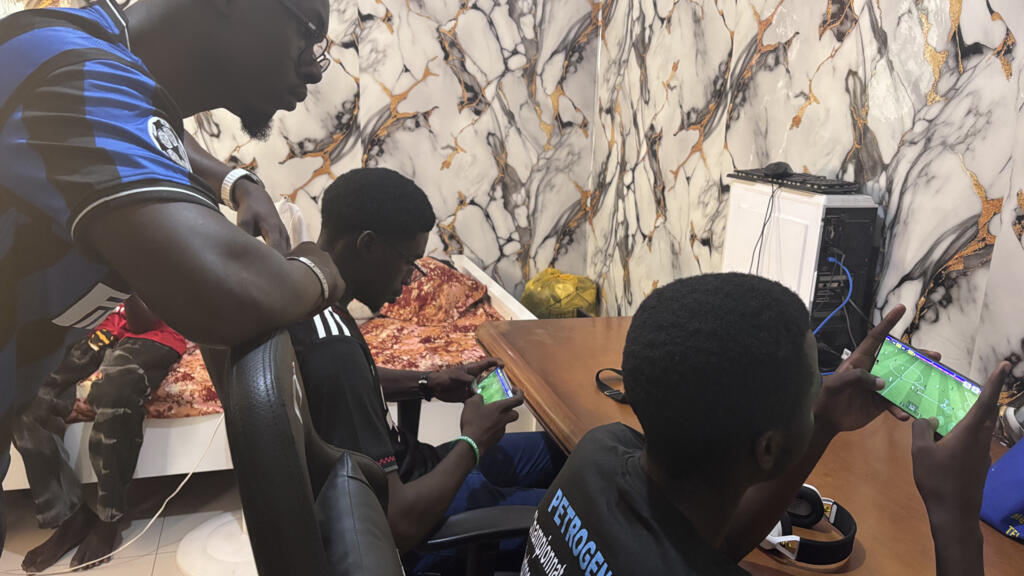 Entraînement d'une équipe sénégalaise d'eFootball à Dakar en 2026