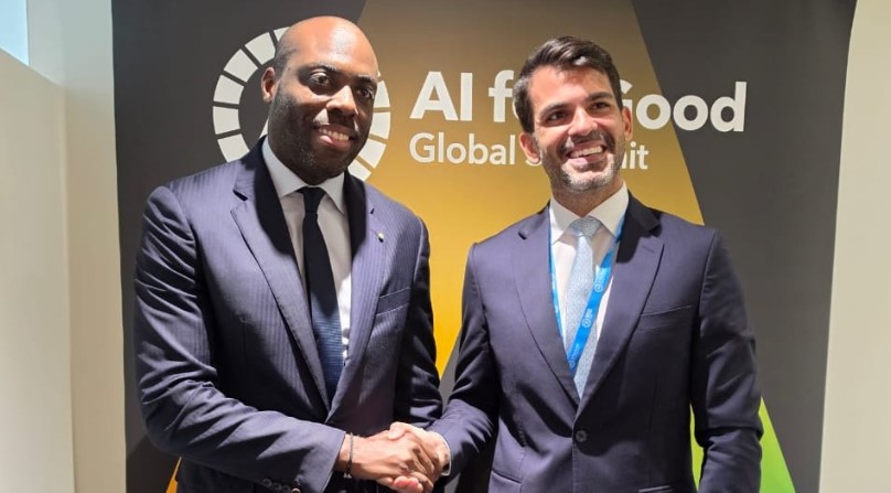 Mark-Alexandre Doumba, ministre de l'Économie numérique, et Emir Gelen, directeur régional de TikTok, lors d'une rencontre à Genève