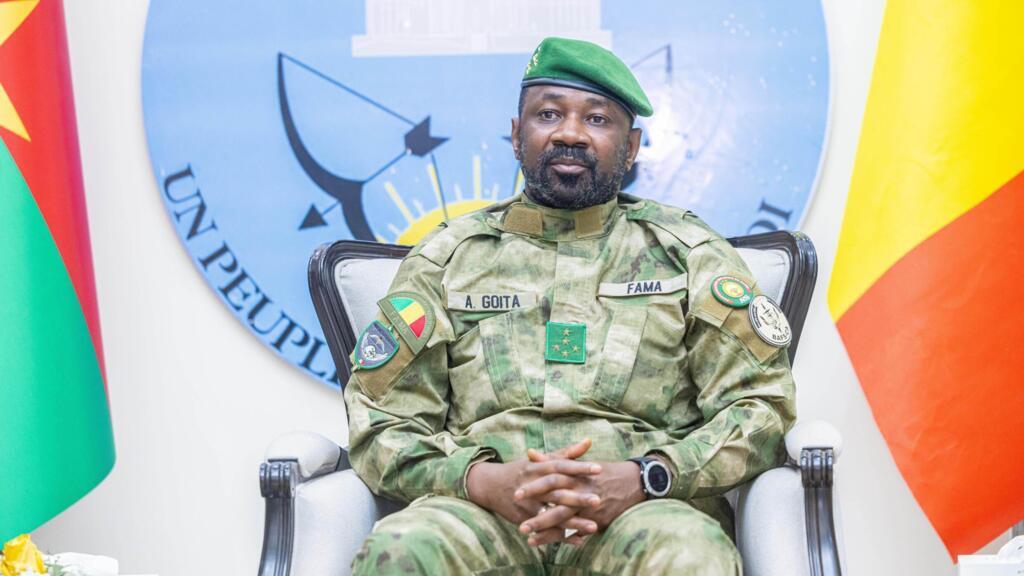 Le général Assimi Goïta, président de transition du Mali, lors d'un sommet de l'Alliance des États du Sahel à Bamako en décembre 2025.