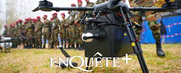 Drone en vol au-dessus d'un paysage africain
