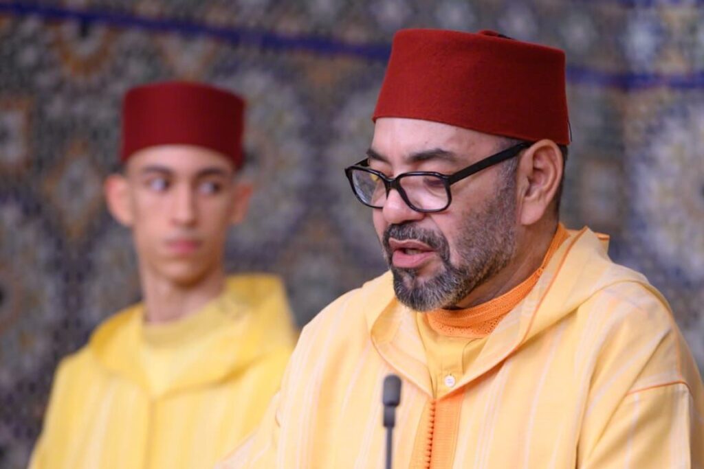Sa Majesté le Roi Mohammed VI et le prince Moulay Hassan lors d'un discours officiel