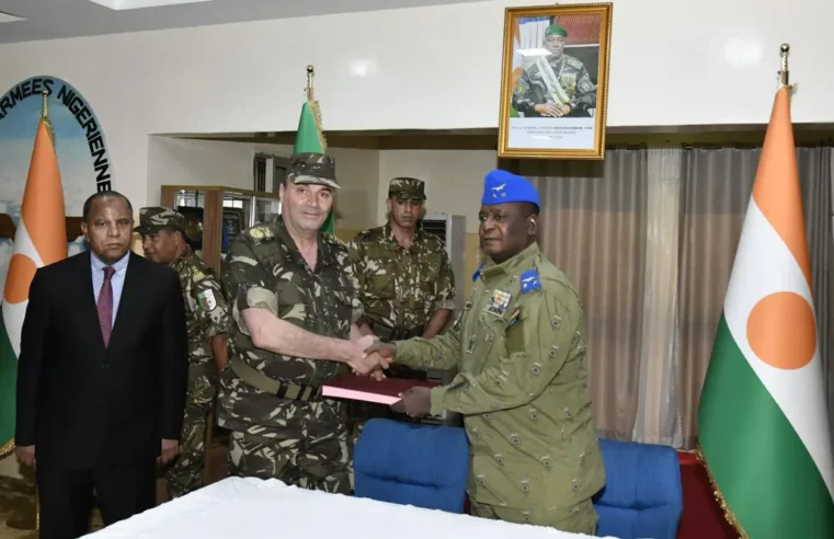 Quatre hélicoptères offerts à l&rsquo;armée du Niger en provenance d&rsquo;Alger