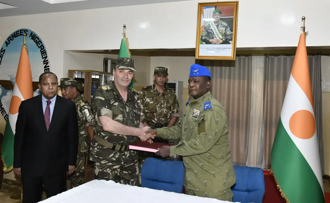 Quatre hélicoptères offerts à l&rsquo;armée du Niger en provenance d&rsquo;Alger
