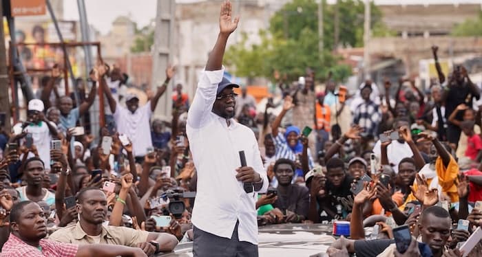 Sonko relance la distribution des cartes après le Magal