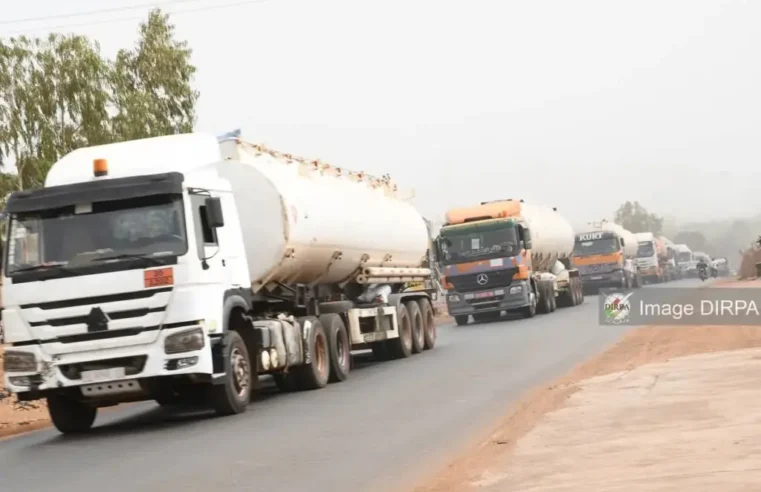 Bamako : un convoi exceptionnel de 840 camions-citernes de carburant arrive sous haute protection