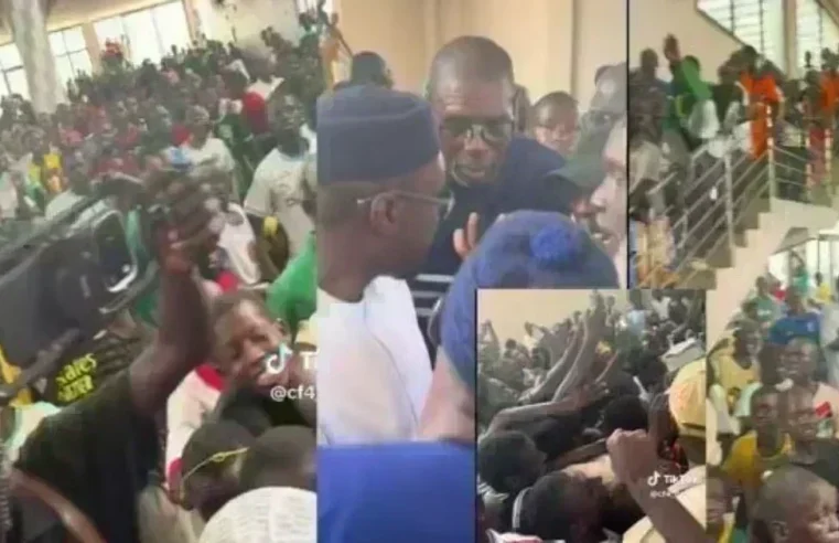 Manifestation massive de talibés à Koki contre Ousmane Sonko
