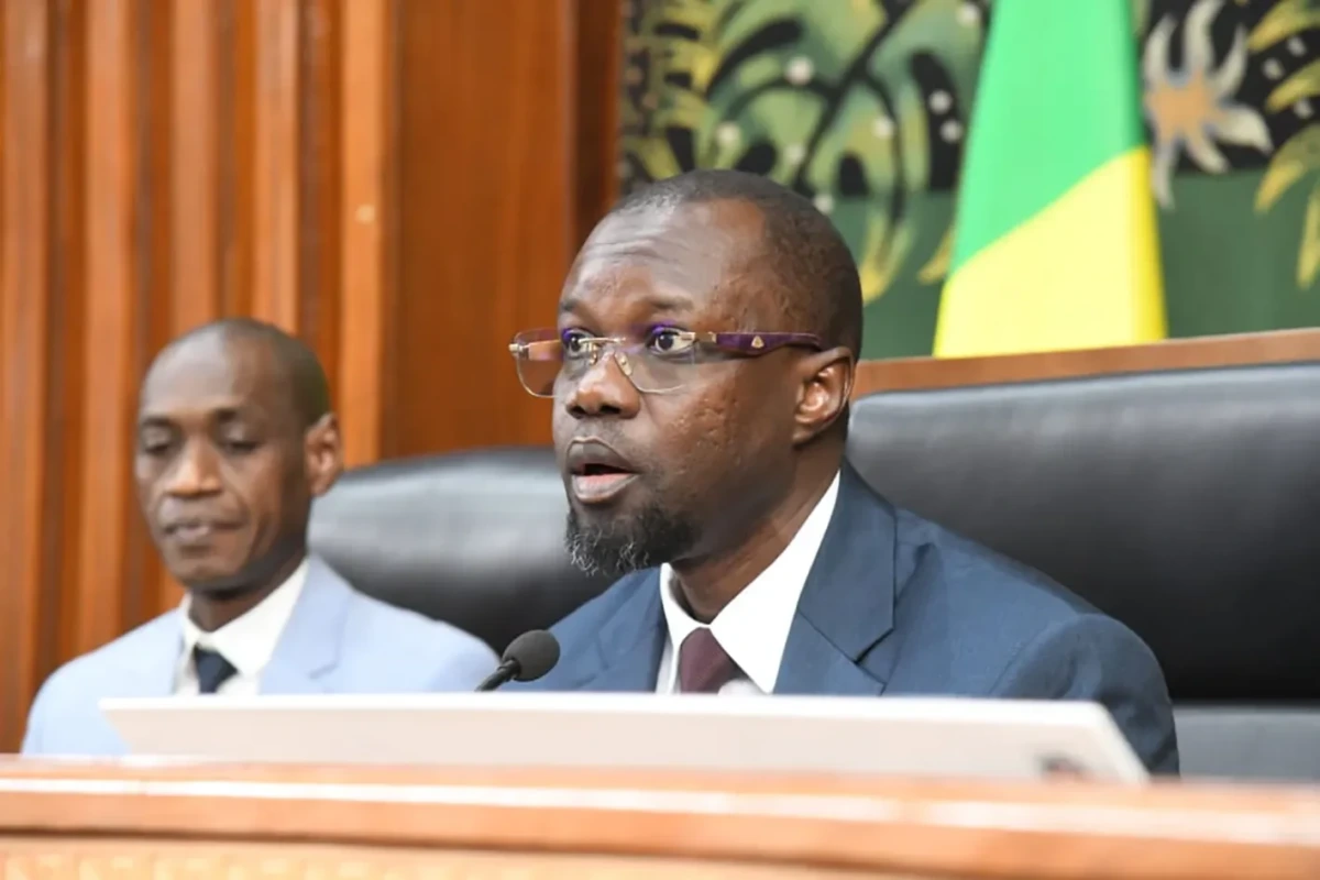 Ousmane Sonko lors d'un meeting à Linguère Ousmane Sonko s'exprime lors d'un meeting à Linguère sur la dissolution de l'Assemblée nationale