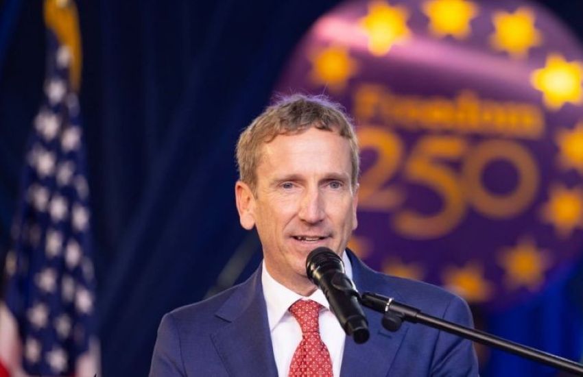 Portrait officiel de Keith Heffern