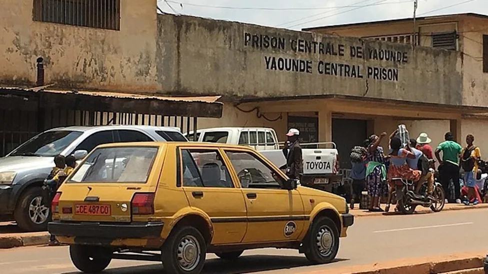 Un Camerounais écroué pour avoir tenté de diffuser de faux décrets à la radio nationale