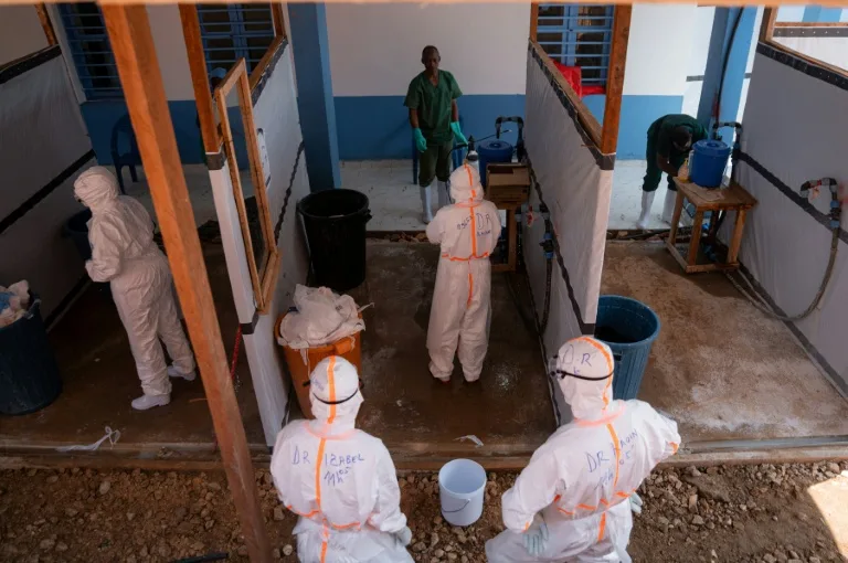 Professionnels de santé en première ligne contre Ebola en RDC