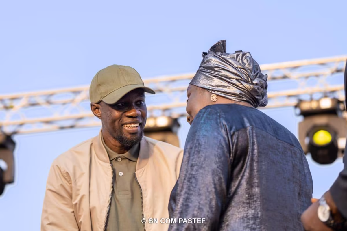Portrait des deux figures politiques sénégalaises Ousmane Sonko et Aminata Touré en pleine confrontation politique